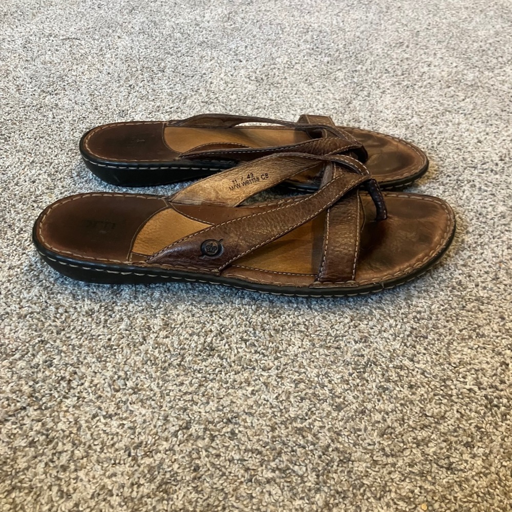 Born Brown Leather Thong Sandals Flat Strappy Comfort Slides Womens 11 Granola